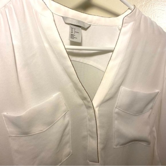 074 H&M Womens Blouse Shirt Size 4 off white Color long sleeve 2 pocket - Picture 1 of 10